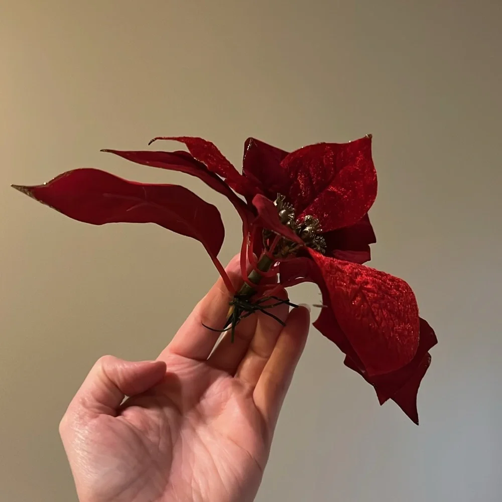 💝 FREE when Bundled 💝 Red Poinsettia Flower Velvet & Gold Glitter Tips